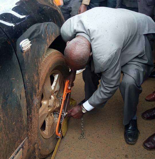 Mzee Kibor Causes a Stir by Sawing off Kanjo Clamp | Eldoret Newsline